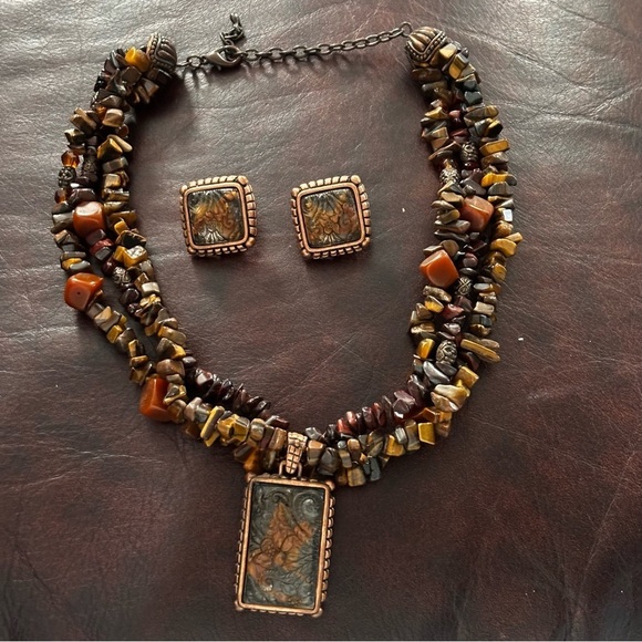 MX vintage necklace and clip on earring set fancy glass center and pendant - Picture 3 of 7